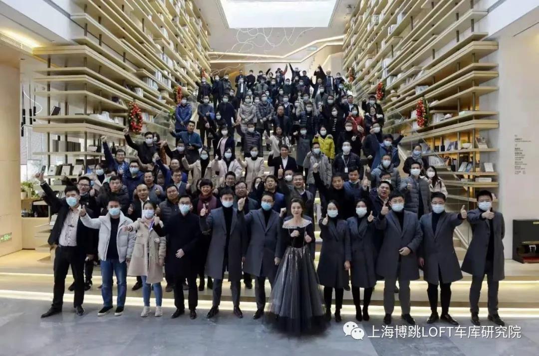 南宁全国一百多人在华侨城汉口道6号参观研讨LOFT专利车库技术！